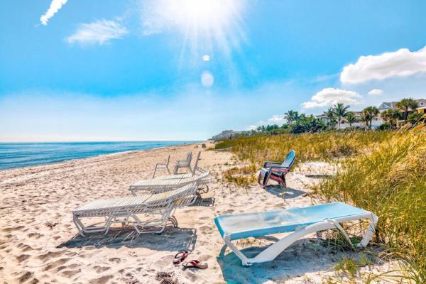 Latona Court, 624 Latona Ave, Lake Worth Beach, Florida 33460, image 1