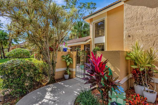 Prestwick Chase, 374 Prestwick Cir #3, Palm Beach Gardens, Florida 33418, image 1
