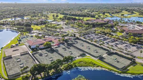 Club Cottages, 407 Club Dr, Palm Beach Gardens, Florida 33418, image 2