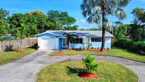 Beverly Hills, 212 SW 4th St, Boynton Beach, Florida 33435, image 1