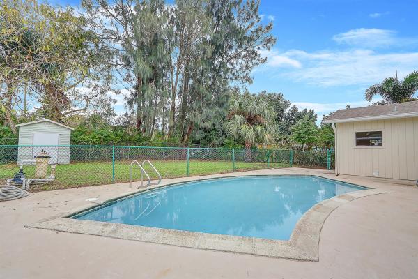 Maravilla Gardens, 801 W Wisteria Ave, Fort Pierce, Florida 34982, image 1