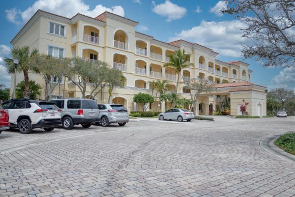 Harbour Isle East, 38 Harbour Isle E Dr #105, Fort Pierce, Florida 34949, image 1