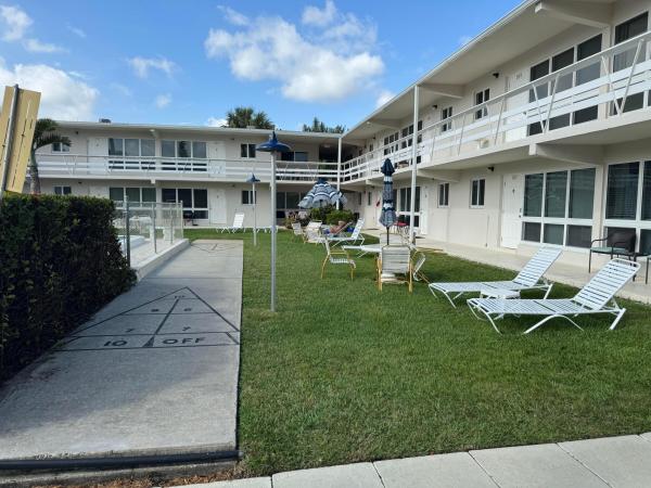Fairbanks Manor, 3205 SE 7th St #101, Pompano Beach, Florida 33062, image 1