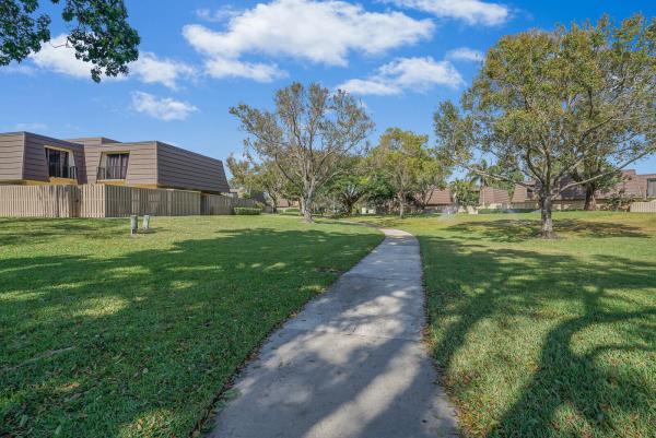 Sandalwood Estates, 624 6th Ct, Palm Beach Gardens, Florida 33410, image 2