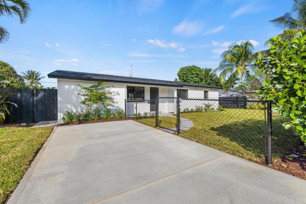 Seacrest Estates, 131 SE 27th Way, Boynton Beach, Florida 33435, image 1