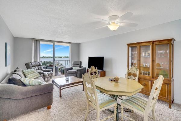 Breakwaters Of The Palm Beaches, 470 Executive Center Dr #5B, West Palm Beach, Florida 33401, image 3
