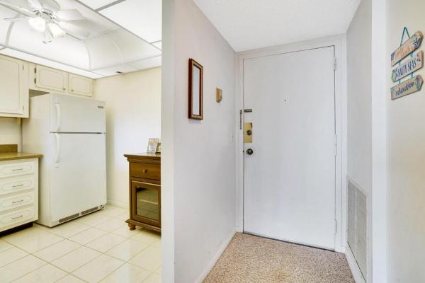 Breakwaters Of The Palm Beaches, 470 Executive Center Dr #5B, West Palm Beach, Florida 33401, image 1