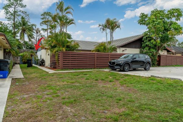 Sugar Pond Manor, 1281 Periwinkle Pl, Wellington, Florida 33414, image 2