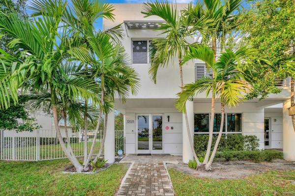 Urban Arts Lofts, 1202 Lucerne Ave #D, Lake Worth Beach, Florida 33460, image 1