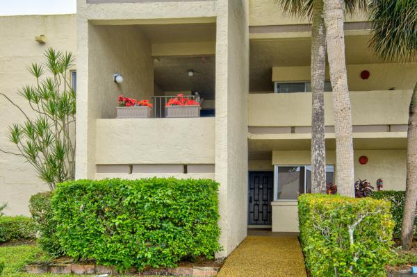 Poinciana Gardens At Poinciana Place, 3212 Strawflower Way #211, Lake Worth, Florida 33467, image 2