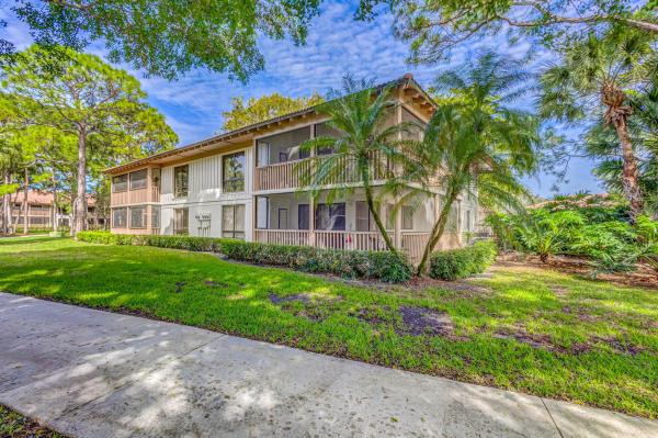 Golf Villas, 531 Brackenwood Pl, Palm Beach Gardens, Florida 33418, image 1