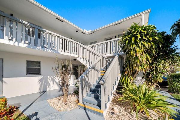 Hovianna, 212 N K St #9, Lake Worth Beach, Florida 33460, image 1