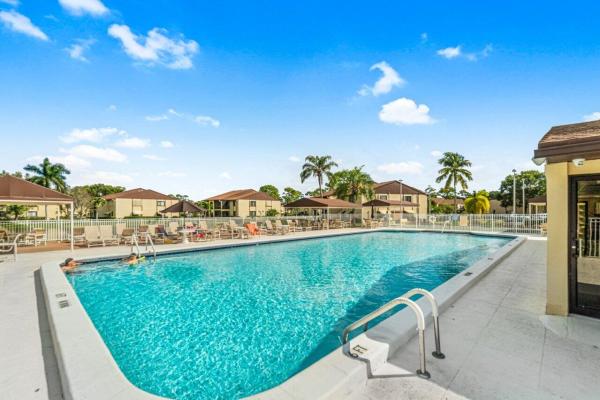 Pine Ridge South 2, 215 Pine Hov Cir #D-2, Greenacres, Florida 33463, image 2