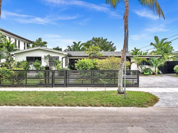 Windward Manor, 1080 NE 180th Ter, North Miami Beach, Florida 33162, image 1