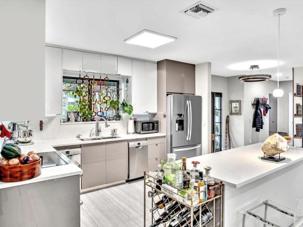 Windward Manor, 1080 NE 180th Ter, North Miami Beach, Florida 33162, image 1