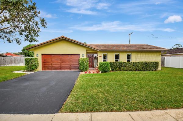 University Park Country Club Estates, 115 St Cloud Ln, Boca Raton, Florida 33431, image 1