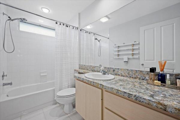 Sun Terrace At The Oaks, 9601 Chapman Oak Ct, Palm Beach Gardens, Florida 33410, image 3