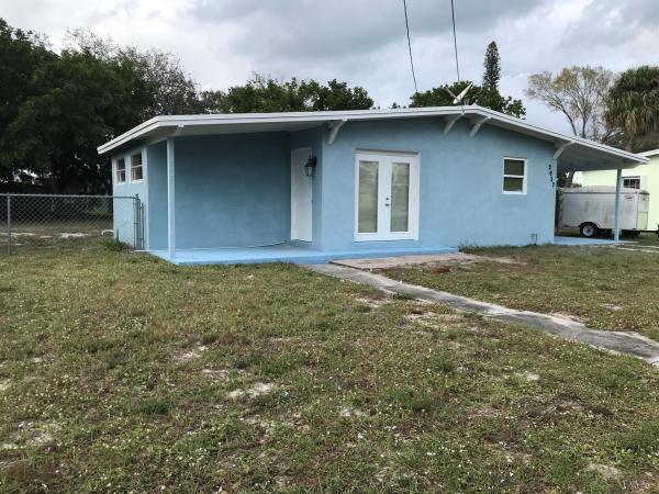 Indian Hills Estates, 2017 Golfview Ct, Fort Pierce, Florida 34950, image 1