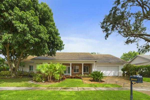 Woodfield Hunt Club, 3065 Saint James Dr, Boca Raton, Florida 33434, image 1