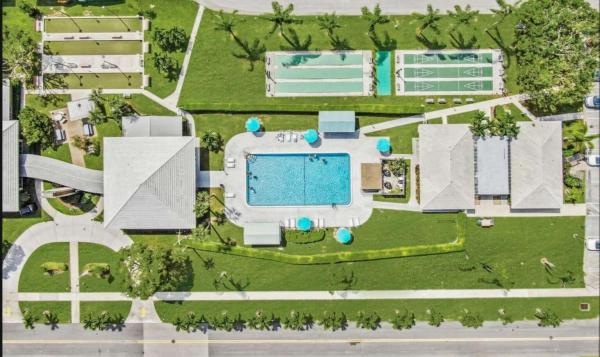 Palm Beach Leisureville, 2386 SW 8th Ave, Boynton Beach, Florida 33426, image 1