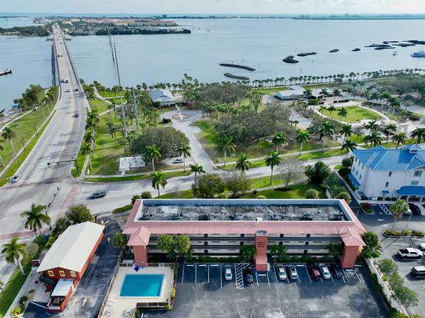 Indian River Place, 701 N Indian River Dr #202, Fort Pierce, Florida 34950, image 1