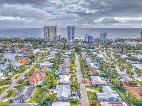 Yacht Harbor Manor, 1231 Manor Dr, Riviera Beach, Florida 33404, image 2