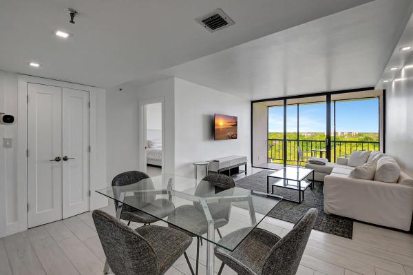 Willow Wood Midrise At Boca Country Club, 6805 Willow Wood Dr #5083, Boca Raton, Florida 33434, image 1