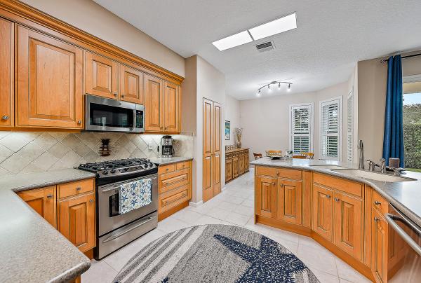 Bent Tree, 437 Woodview Cir, Palm Beach Gardens, Florida 33418, image 3