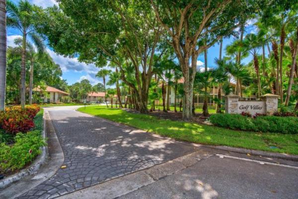 Golf Villas, 510 Brackenwood Pl, Palm Beach Gardens, Florida 33418, image 1