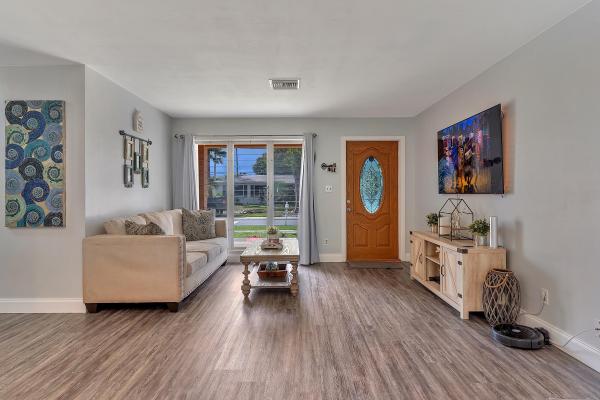 Lake Osborne Heights, 702 Snowden Dr, Lake Worth Beach, Florida 33461, image 2