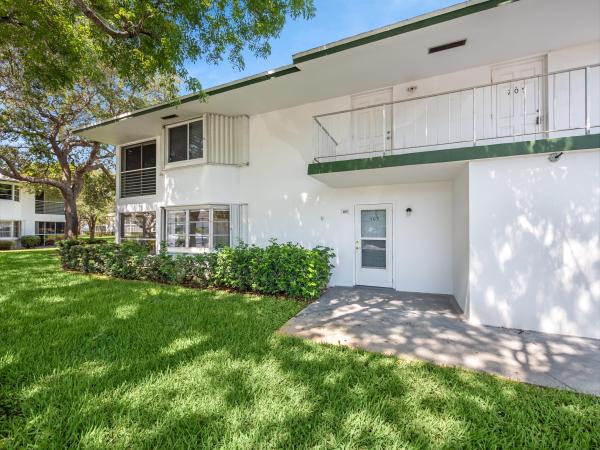 Tequesta Garden, 9 Westwood Ave #105b, Tequesta, Florida 33469, image 1