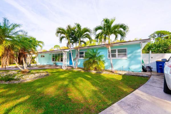 Maravilla Plaza, 1604 Edgevale Rd, Fort Pierce, Florida 34982, image 1