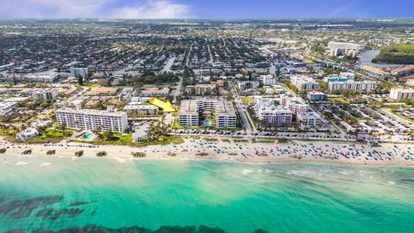 The Beach House, 330 SE 20th Ave #309, Deerfield Beach, Florida 33441, image 1
