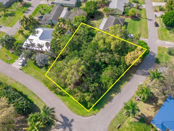 Southbend Lakes Estates, 514 SE Berry Ave, Port St. Lucie, Florida 34984, image 1