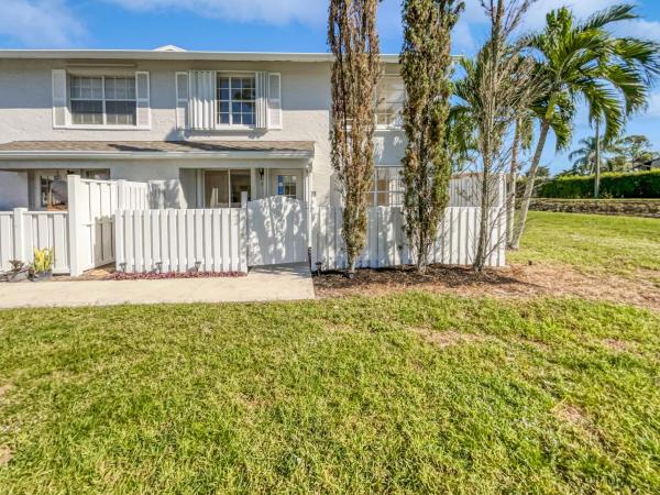 The Charter Club Of Palm Beach, 215 Foxtail Dr #I, Greenacres, Florida 33415, image 2