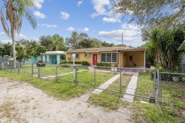 Fulford Highlands, 320 NE 164th St, Golden Glades, Florida 33162, image 1
