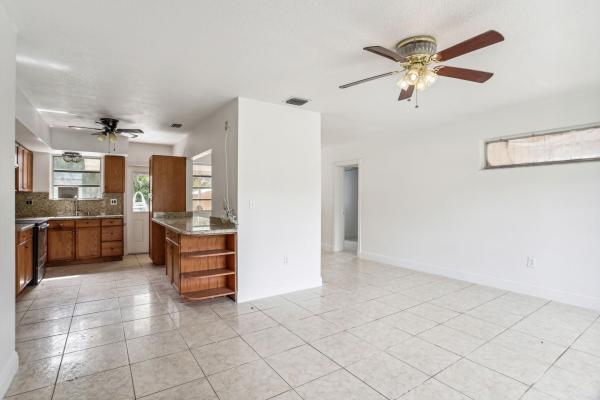 Fulford Highlands, 320 NE 164th St, Golden Glades, Florida 33162, image 2