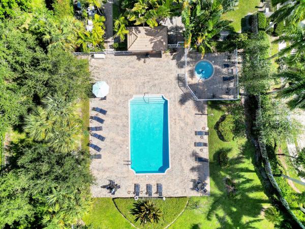 Colony Lake Townhomes, 4401 Colony View Dr, Lake Worth Beach, Florida 33463, image 1