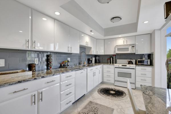 Willow Wood Midrise At Boca Country Club, 6895 Willow Wood Dr #1044, Boca Raton, Florida 33434, image 3