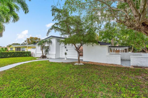 Bellview Manor, 124 SW 8th Ct, Delray Beach, Florida 33444, image 1