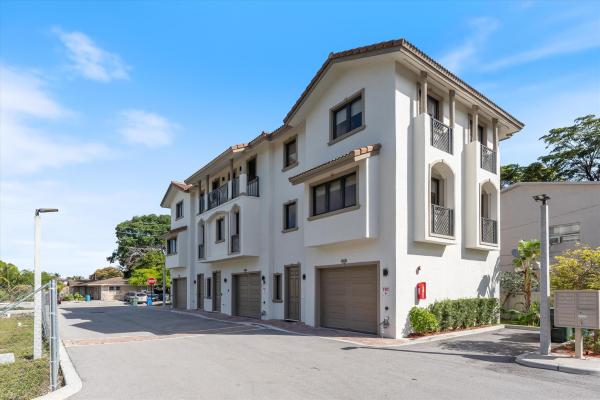 Oak Parc Villas, 448 NW 41st St, Oakland Park, Florida 33309, image 1