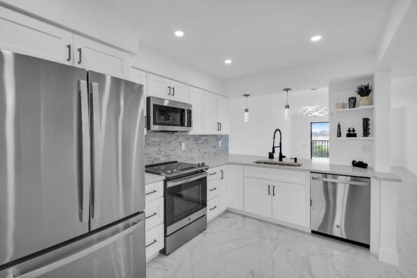 Huntington Lakes 5, 7270 Ashford Pl #304, Delray Beach, Florida 33446, image 2