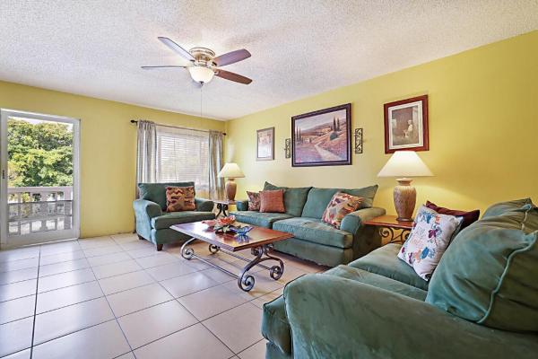 Village Green 1, 555 Purdy Ln #303, Palm Springs, Florida 33461, image 1
