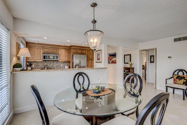 Golf Villas, 641 Brackenwood Cv, Palm Beach Gardens, Florida 33418, image 2
