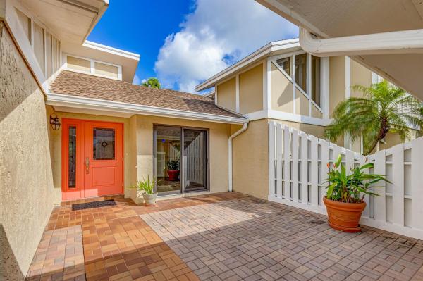 Cape Pointe Of Jonathan's Landing, 17220 Fownes Cres, Jupiter, Florida 33477, image 1