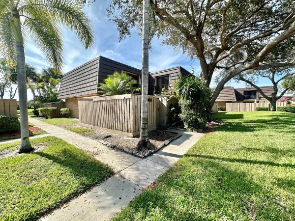 Sandalwood Estates, 724 7th Ct, Palm Beach Gardens, Florida 33410, image 1