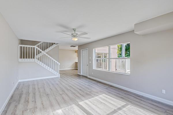 Stamford At The Villages Of Palm Beach Lakes, 3134 Kingston Ct, West Palm Beach, Florida 33409, image 1