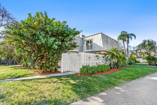 Coppola Villas At Riverside Cove, 141 E Riverside Dr #11b, Jupiter, Florida 33469, image 1