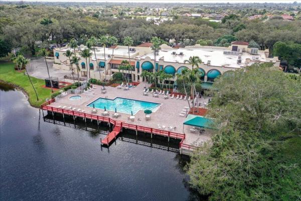 Whitehall Of Pine Island Ridge, 1530 Whitehall Dr #304, Davie, Florida 33324, image 2