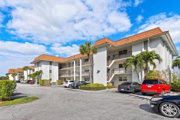 Wilshire East, 400 Wilma Cir #106, Riviera Beach, Florida 33404, image 1